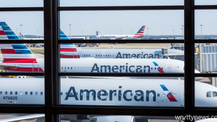 Pilot reports passenger bit a fellow flyer on plane approaching Philadelphia: “He’s trying to fight everybody”