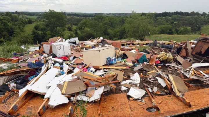 1 killed in Iowa as severe storms, suspected tornadoes slam Midwest