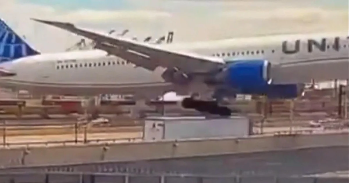 cbsn-fusion-video-united-plane-striking-pole-truck-newark-thumbnail