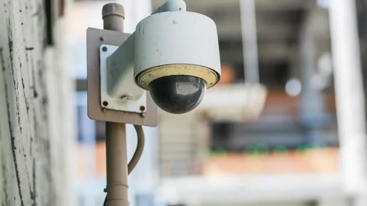 Florida man blames wrongful arrest on “error-prone” AI facial recognition