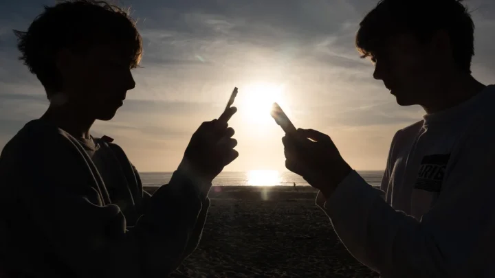 U.K. announces plan to ban social media for children under 16
