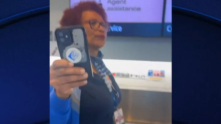 United Airlines employee appears to threaten to call ICE on passenger: “You don’t act like a citizen”