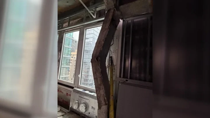 Unstable building on East 42nd Street forces evacuations in Midtown Manhattan