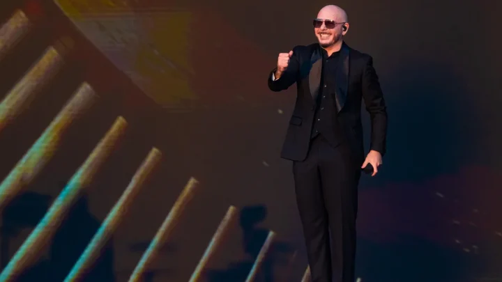Pitbull sets Guinness World Record for largest gathering of people wearing bald caps