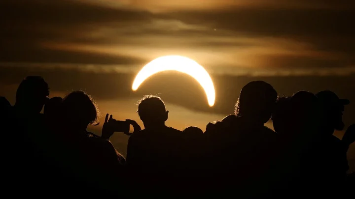 2026’s only total solar eclipse darkens skies across Northern Hemisphere. See photos, video from the best viewing locations.