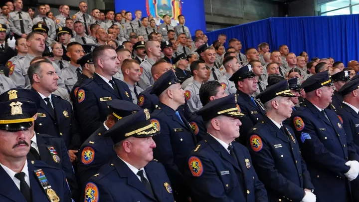 Violent crime plummeted in 2025, with murder rate hitting 20-year low, FBI says