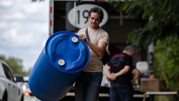 Hundreds of thousands of people in Puerto Rico wake up with no running water as rationing begins: “It’s brutal”