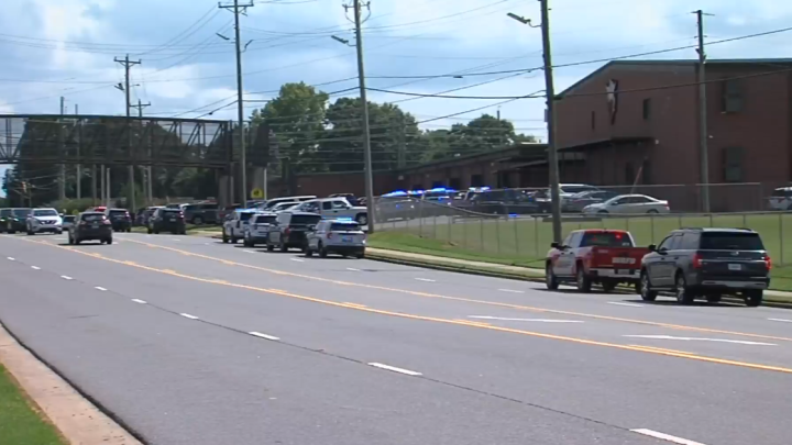 Warner Robins school temporarily closes after student shot during argument in Georgia high school bathroom, teen in custody